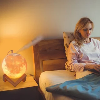 Mėnulio formos lempa oro drėkintuvas, aromato difuzorius drėkintuvas, LED naktinė lemputė drėkintuvas, mėnulio lemputė drėkintuvas, aromatinis oro drėkintuvas, LED mėnulio naktinė lempa 2