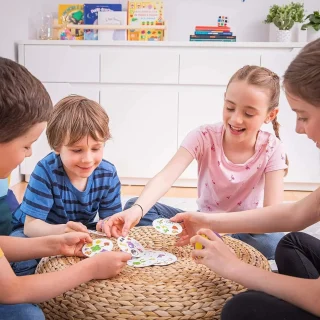 Nešiojamas „Spot It“ kortų žaidimas „Fun Gone Camping“ leidimas, 55 apvalios kortos, kelioninio dydžio šeimos vakarėlių žaidimas, stalo žaidimas, kortelių žaidimas, kelioninis žaidimas 5
