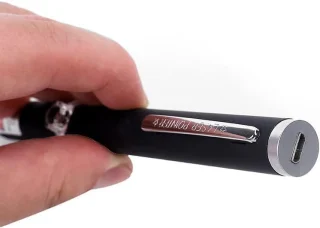 Punane laserpointer kassidele, laserpliiats kassimänguasjana, kasside laserlelumäng 5