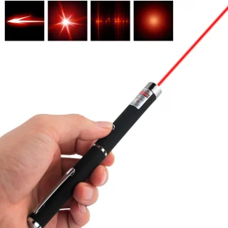 Punane laserpointer kassidele, laserpliiats kassimänguasjana, kasside laserlelumäng