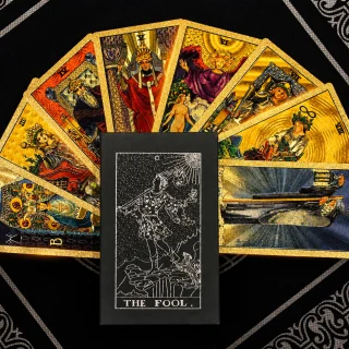 Tarot kāršu komplekts ar zelta foliju, 78 kārtis no ūdensizturīga papīra zīlēšanai un pareģošanai ar izturīgu iepakojumu, zīlēšanas kārtis, zelta tarot kārtis